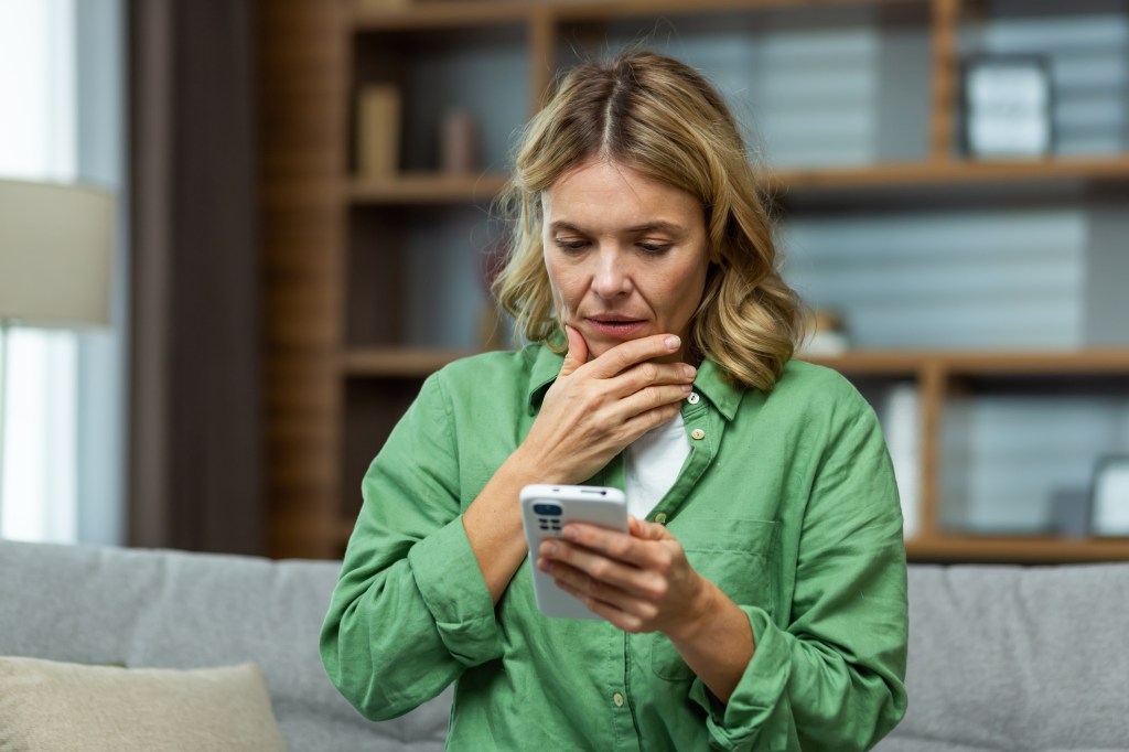 Here are the sneaky ways that indicate your partner has remote access to your phone to spy on you, according to expert