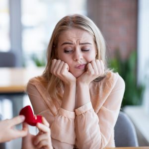 Man unapologetically steals his late sister’s ring to propose to girlfriend: ‘He is too cheap to buy a new one’